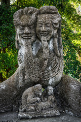 Steinstatuen im Sacred monkey forest, Ubud auf Bali