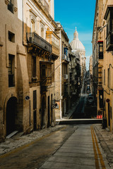 Fototapeta na wymiar Narrow street in Valletta