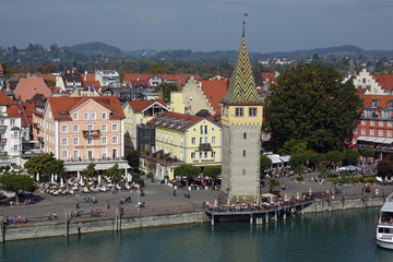 Fototapeta na wymiar Hafen in Lindau mit Mangturm