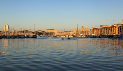 Fototapeta premium Sunrise on Marseille harbor, France