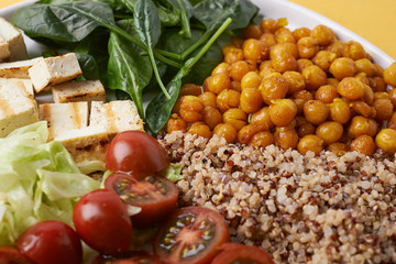 quinoa and vegetables blanced bowl