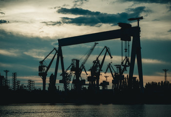 Obraz premium shipyard that pollutes the atmosphere
