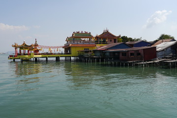 Obraz premium Chinesischer Tempel auf Stelzen in Georg Town Penang