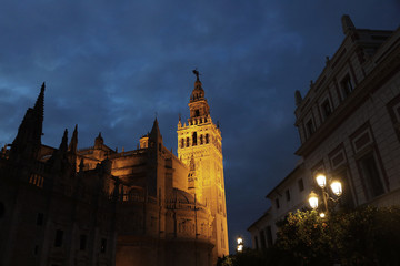 Fototapeta na wymiar Giralda Tower with Seville Cathedral at Night