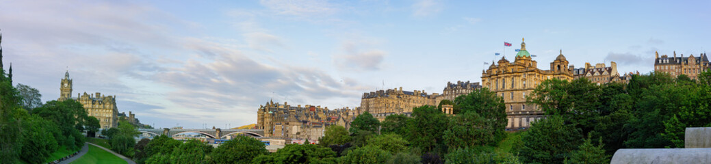 Fototapeta na wymiar Sunset street view of the Edinburgh downtown