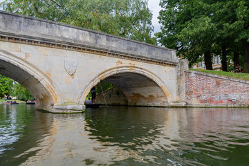 Fototapeta na wymiar Old bridge crossing the River Cam