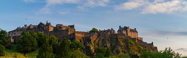Obraz premium Afternoon sunny view of the Ediburgh Castle