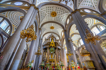 Fototapeta na wymiar Basilica Altar Ornate Coloful Ceiling Puebla Cathedral Mexico