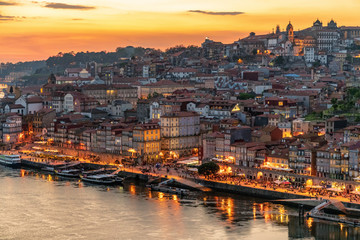 Fototapeta na wymiar Sunset in Porto, Portugal