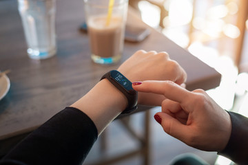 Girl uses apss on her smart band to view health parameters