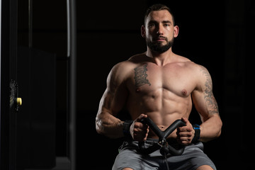 Obraz na płótnie Canvas Bodybuilder Exercising Back In Gym