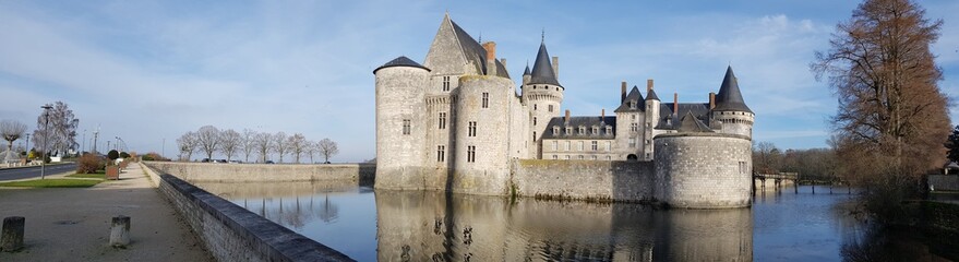 Fototapeta na wymiar Panorama du Château de Sully-sur-Loire