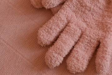 Fototapeta na wymiar winter gloves on a pink background