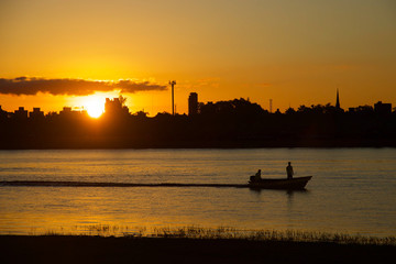 Atardecer en el río Santa Fé