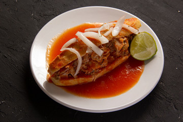torta ahogada estilo jalisco mexico