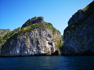 Fototapeta premium Schroffe Klippen, Ko Phi Phi, Thailand