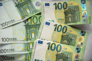 Fototapeta na wymiar new 2020 100 euro bank note with old 100 euro bank note 
