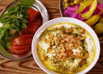 Leckeres Menü mit Labneh