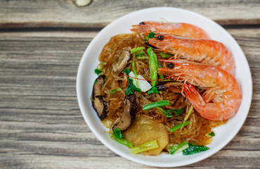 Close up baked shrimp with vermicelli