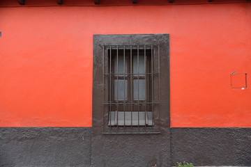 Fototapeta na wymiar Maison rouge au Mexique