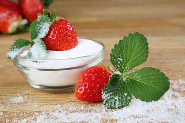 Frische Erdbeeren mit Zucker