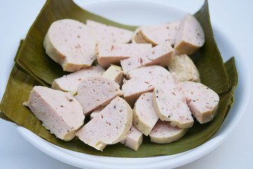 Packaging of banana leaves for Vietnamese steamed pork sausage