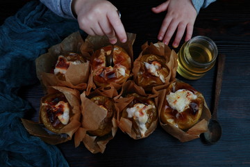 baked apples in parchment paper