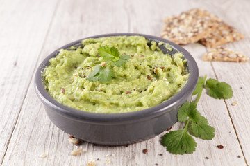 appetizer, guacamole with cracker bread