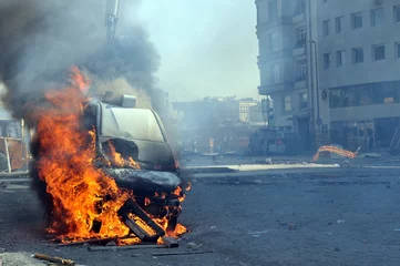 Burning van with large flames and black smoke © IV. Murat