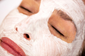 Cosmetics face mask for deep cleansing and extractions
