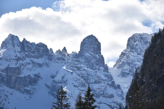 Minte Cristallo, Tofana, Tofana di Mezzo, Fanesgruppe, Dolomiten, Sextener Dolomiten, Hohe Gaisl, S&uuml;dtirol, Venetien, Winter, Sturm, Wind, Verwehung, Schnee, Schneeverwehung, Dolomitenstra&szlig;e, H&ouml;hlenst