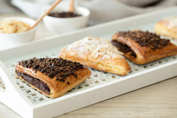 pastelería , pasteles de chocolate y crema. pastry, chocolate and cream cakes.