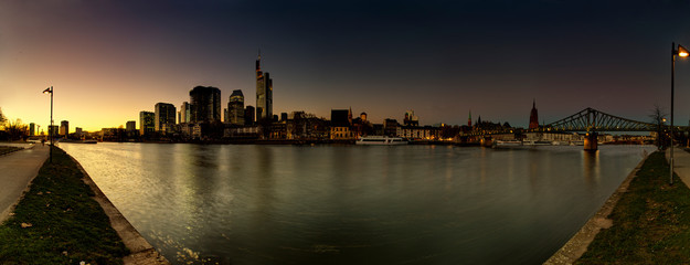 Naklejka premium The skyline of Frankfurt across the Main