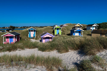 Fototapeta na wymiar colored houses by the sea