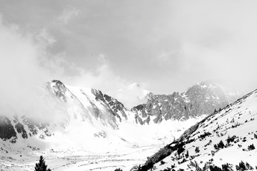 Strbske Pleso im Winter hohe Tatra, Slovakei verschneite Berge