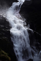 tosender Wasserfall in Norwegen
