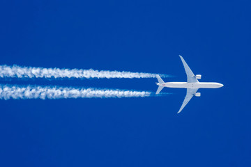Boeing 777 in flight.