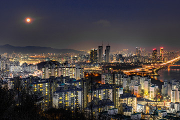 서울 매봉산에서 바라본 낮 도시 풍경과 밤 야경