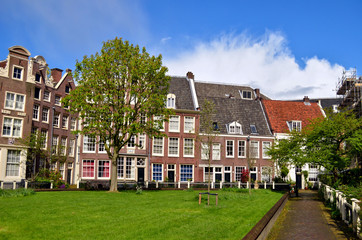 Fototapeta na wymiar Cityscape of old houses in Amsterdam