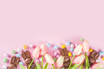 Obraz na płótnie Canvas Easter composition with chocolate eggs and bunny rabbits, flatlay copy space