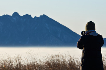 雲海と阿蘇山とカメラマン。熊本県阿蘇市大観峰で撮影。