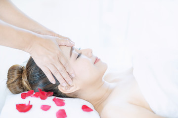 Obraz na płótnie Canvas Facial Massage, Spa Massage, Relaxing facial massage at spa salon. Happy young beautiful woman enjoying head massage at the spa beauty clinic.