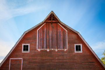 Fototapeta na wymiar wooden red barn in Washington state