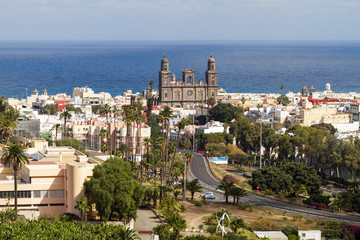 Espectaculares vistas de la catedral Santa Ana en Las Palmas de Gran Canaria - obrazy, fototapety, plakaty