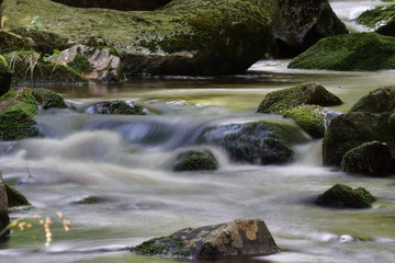 Bodewasserf&auml;lle Bachlauf mit kleinen Wasserf&auml;llen im Nationalpark Harz
