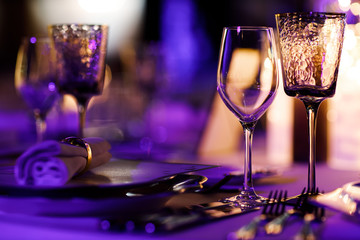 Empty glasses in restaurant