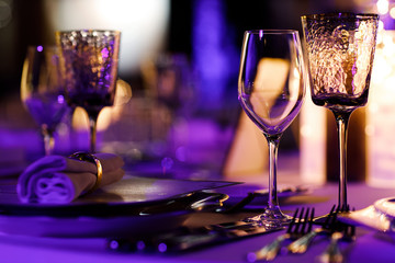 Empty glasses in restaurant