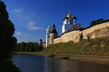 Fototapeta na wymiar The Pskov Kremlin - historical center of the city