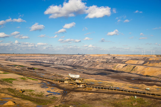 Germany, North Rhine-Westphalia, Rhein-Erft-Kreis, Hambach surface mine, brown coal mining