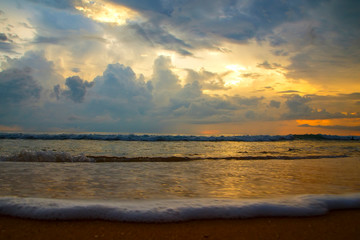 Obraz premium Reflection of vivid sunset sky over sea and beach.Colorful sunrise with Clouds over ocean. Pink and yellow sunset over the ocean with clouds, Sri Lanka, Asia, Ceylon